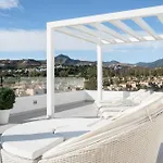 Modern Penthouse Cataleya, * Εστεπόνα